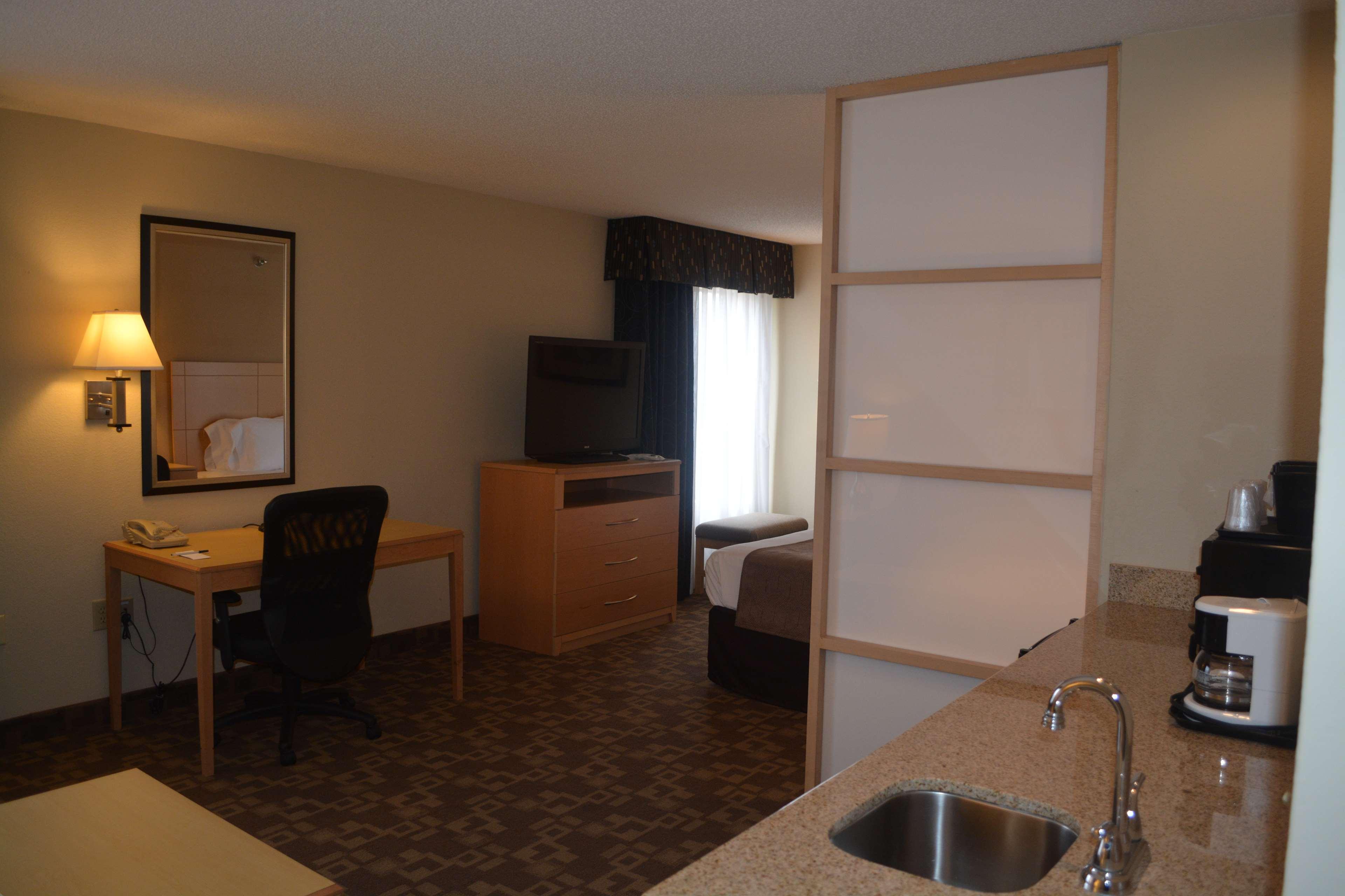 Surestay Plus By Best Western I-95 Hotel